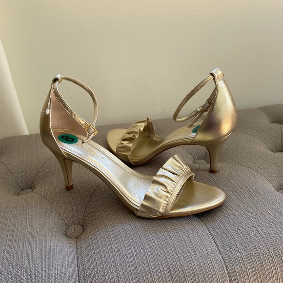 Lilly Pulitzer new gold open toe heels siz… - Picture 3 of 9